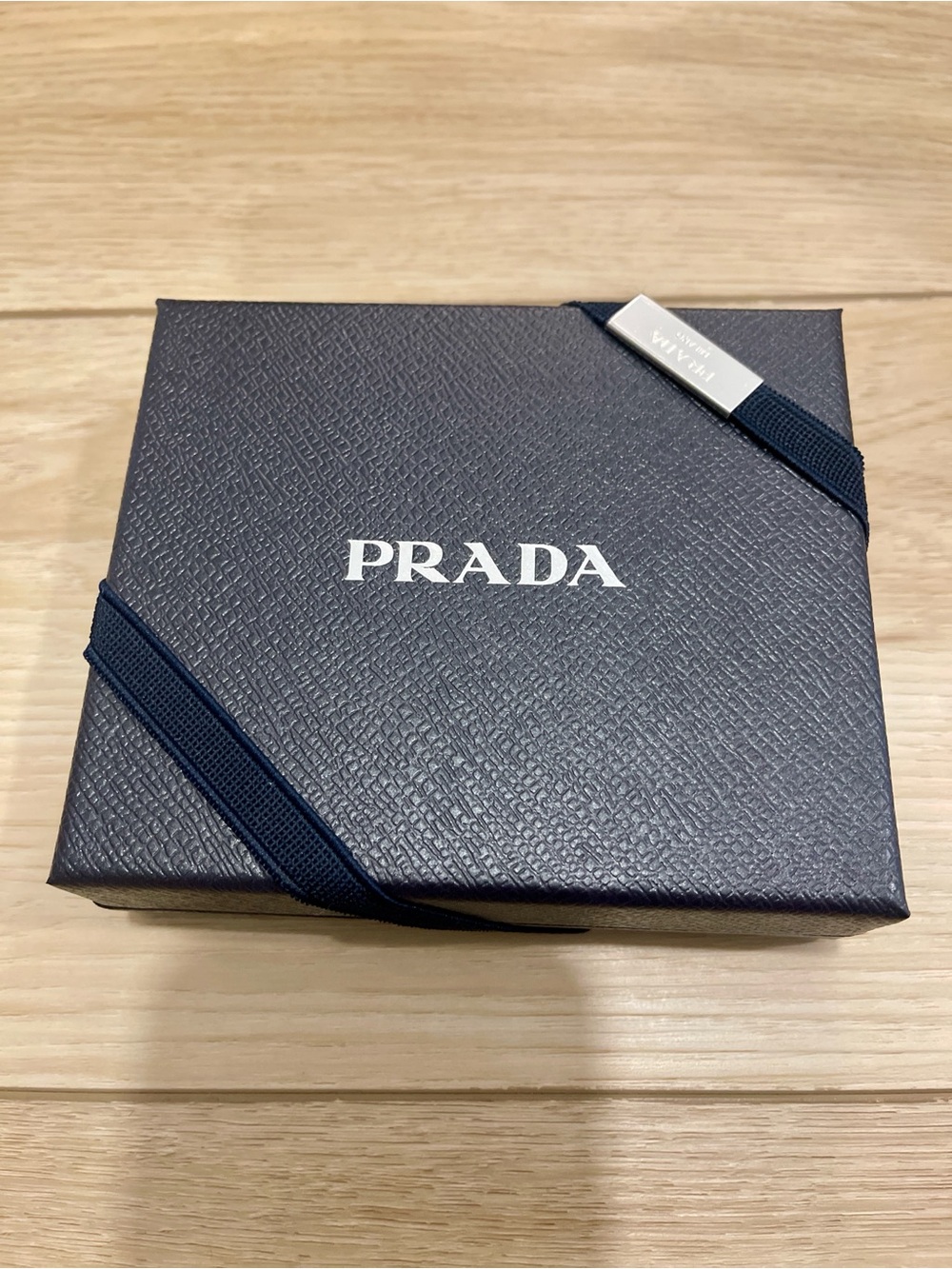 Prada men’s Saffiano leather wallet w/coin purse - Picture 5 of 10